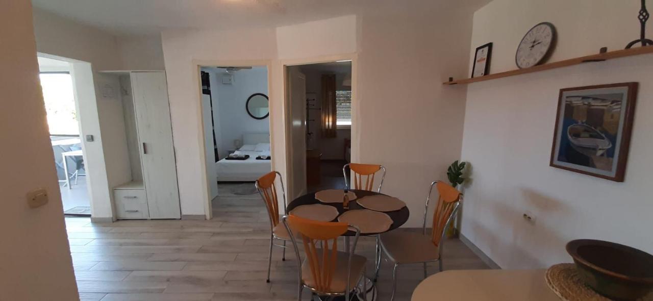 Apartment Mezaroca Rogoznica  Ngoại thất bức ảnh