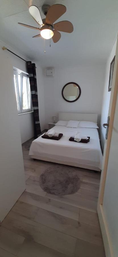 Apartment Mezaroca Rogoznica  Ngoại thất bức ảnh