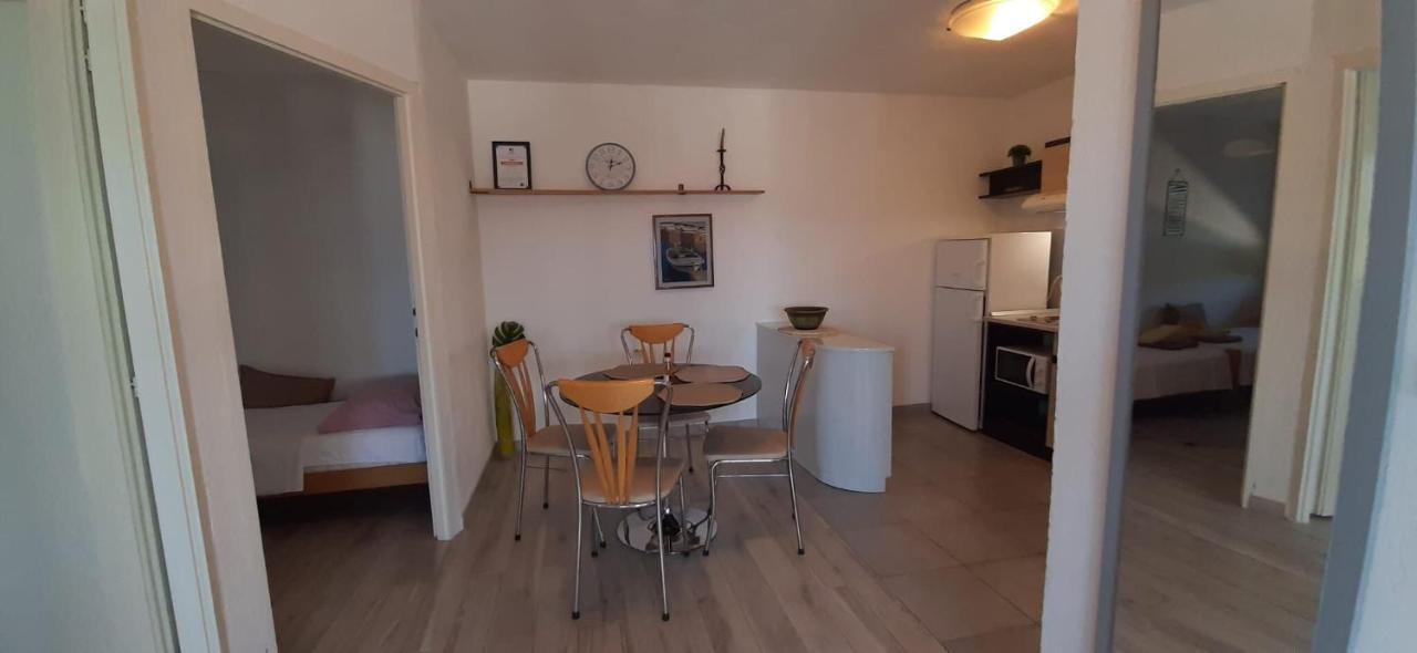 Apartment Mezaroca Rogoznica  Ngoại thất bức ảnh