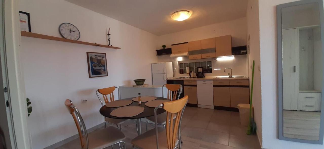 Apartment Mezaroca Rogoznica  Ngoại thất bức ảnh